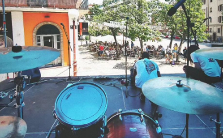 Duras críticas a Enclave de Agua por el trato a una banda local