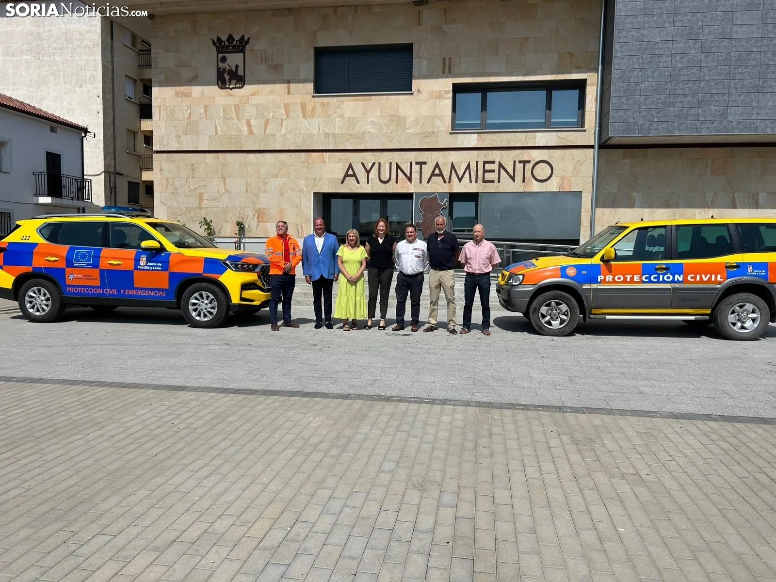 Foto 2 - La Junta entrega material por valor de 7.000 euros y un coche a Protecci&oacute;n Civil de Medinaceli