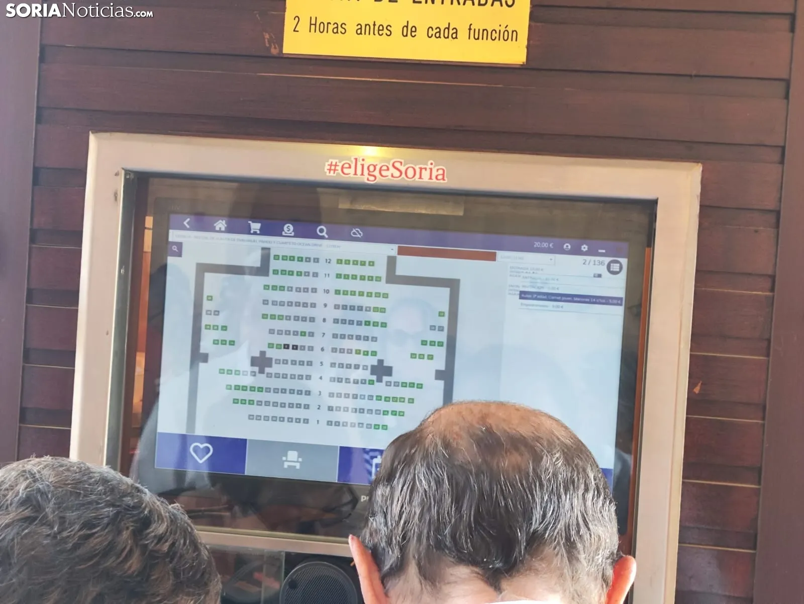 Foto 2 - Largas colas para comprar las entradas del Oto&ntilde;o Musical Soriano