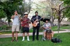 Foto 4 -  Rumbarola:  Rancheras  y hacer el cabra