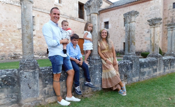 La colección de pañuelos de fiestas de la familia Abejer Álvarez en El Burgo