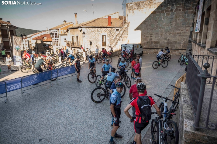 En im&aacute;genes: Los ciclistas m&aacute;s valientes desaf&iacute;an al calor en Duruelo de la Sierra