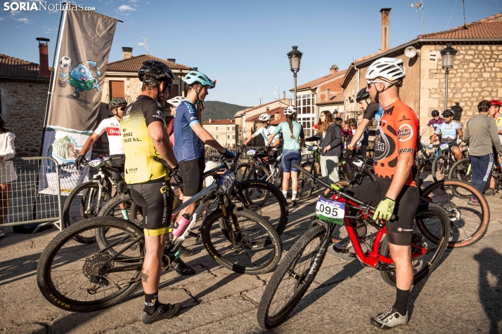 En im&aacute;genes: Los ciclistas m&aacute;s valientes desaf&iacute;an al calor en Duruelo de la Sierra