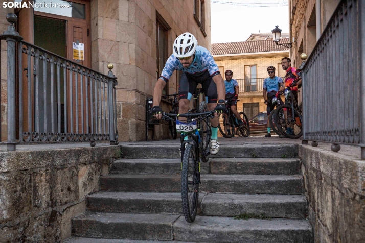 En im&aacute;genes: Los ciclistas m&aacute;s valientes desaf&iacute;an al calor en Duruelo de la Sierra