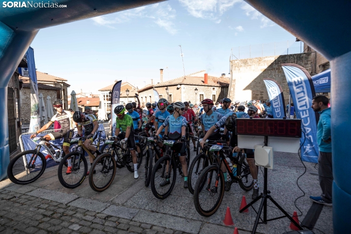 En im&aacute;genes: Los ciclistas m&aacute;s valientes desaf&iacute;an al calor en Duruelo de la Sierra