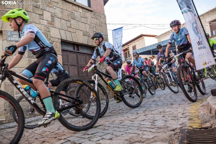 En im&aacute;genes: Los ciclistas m&aacute;s valientes desaf&iacute;an al calor en Duruelo de la Sierra