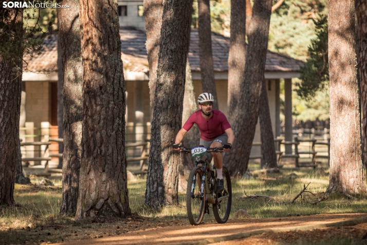 En im&aacute;genes: Los ciclistas m&aacute;s valientes desaf&iacute;an al calor en Duruelo de la Sierra