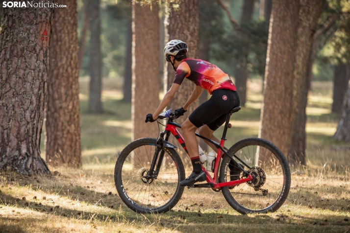 En im&aacute;genes: Los ciclistas m&aacute;s valientes desaf&iacute;an al calor en Duruelo de la Sierra