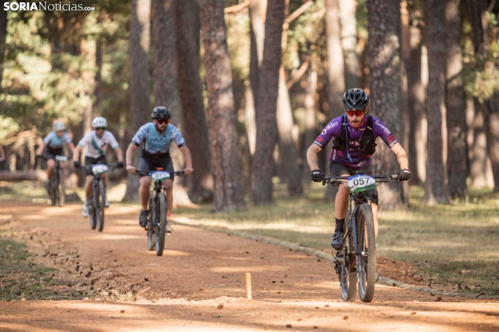 En im&aacute;genes: Los ciclistas m&aacute;s valientes desaf&iacute;an al calor en Duruelo de la Sierra