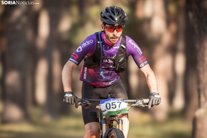 En im&aacute;genes: Los ciclistas m&aacute;s valientes desaf&iacute;an al calor en Duruelo de la Sierra