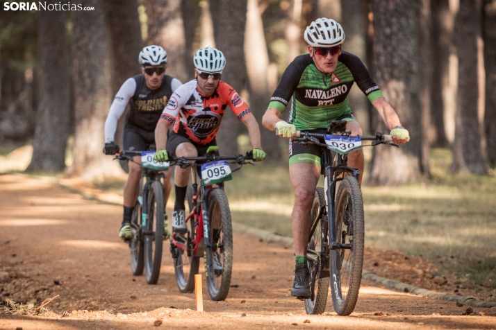 En im&aacute;genes: Los ciclistas m&aacute;s valientes desaf&iacute;an al calor en Duruelo de la Sierra