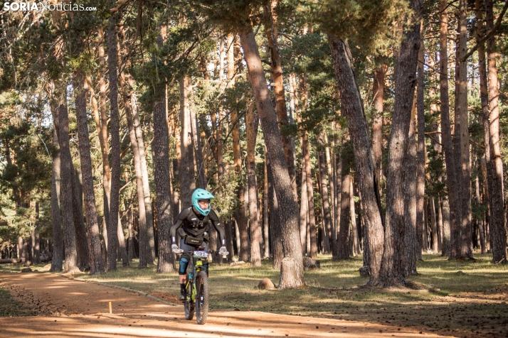 En im&aacute;genes: Los ciclistas m&aacute;s valientes desaf&iacute;an al calor en Duruelo de la Sierra