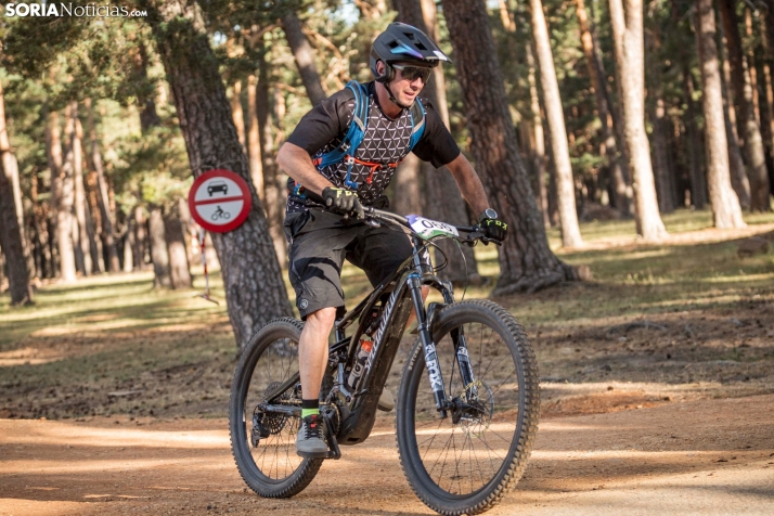 En im&aacute;genes: Los ciclistas m&aacute;s valientes desaf&iacute;an al calor en Duruelo de la Sierra