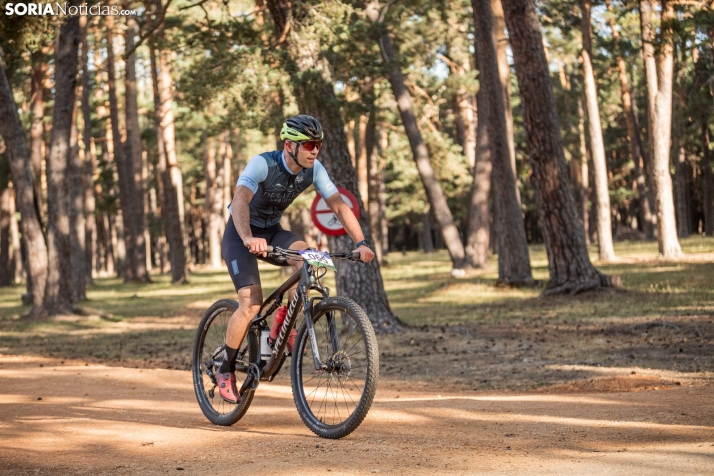 En im&aacute;genes: Los ciclistas m&aacute;s valientes desaf&iacute;an al calor en Duruelo de la Sierra