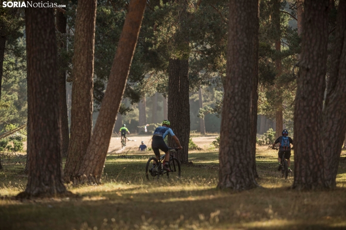 En im&aacute;genes: Los ciclistas m&aacute;s valientes desaf&iacute;an al calor en Duruelo de la Sierra