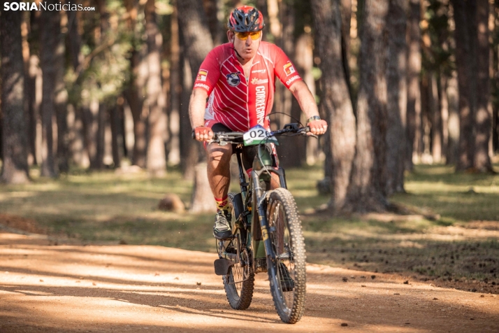 En im&aacute;genes: Los ciclistas m&aacute;s valientes desaf&iacute;an al calor en Duruelo de la Sierra