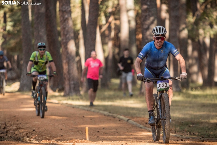 En im&aacute;genes: Los ciclistas m&aacute;s valientes desaf&iacute;an al calor en Duruelo de la Sierra