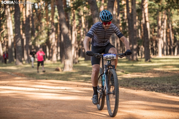 En im&aacute;genes: Los ciclistas m&aacute;s valientes desaf&iacute;an al calor en Duruelo de la Sierra