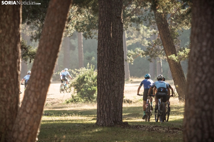 En im&aacute;genes: Los ciclistas m&aacute;s valientes desaf&iacute;an al calor en Duruelo de la Sierra