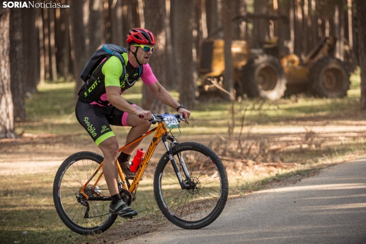 En im&aacute;genes: Los ciclistas m&aacute;s valientes desaf&iacute;an al calor en Duruelo de la Sierra