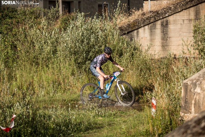 En im&aacute;genes: Los ciclistas m&aacute;s valientes desaf&iacute;an al calor en Duruelo de la Sierra