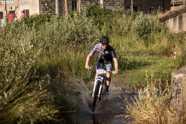 En im&aacute;genes: Los ciclistas m&aacute;s valientes desaf&iacute;an al calor en Duruelo de la Sierra