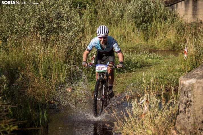 En im&aacute;genes: Los ciclistas m&aacute;s valientes desaf&iacute;an al calor en Duruelo de la Sierra