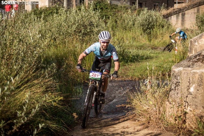 En im&aacute;genes: Los ciclistas m&aacute;s valientes desaf&iacute;an al calor en Duruelo de la Sierra