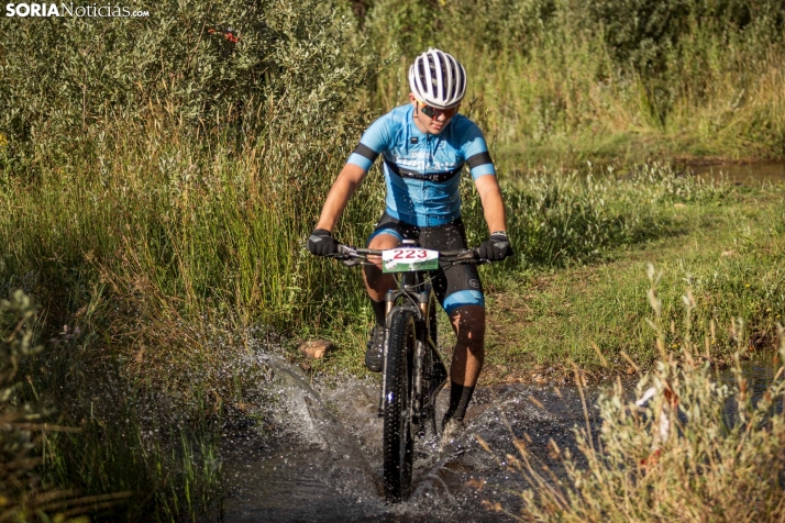 En im&aacute;genes: Los ciclistas m&aacute;s valientes desaf&iacute;an al calor en Duruelo de la Sierra