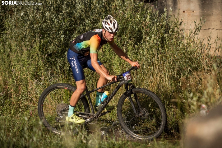 En im&aacute;genes: Los ciclistas m&aacute;s valientes desaf&iacute;an al calor en Duruelo de la Sierra