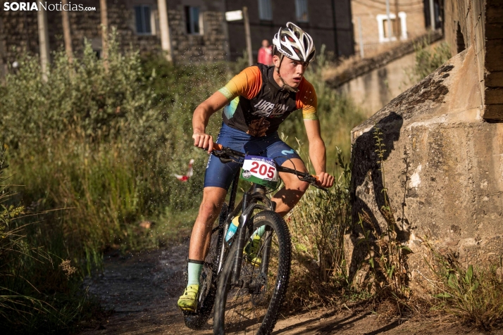 En im&aacute;genes: Los ciclistas m&aacute;s valientes desaf&iacute;an al calor en Duruelo de la Sierra