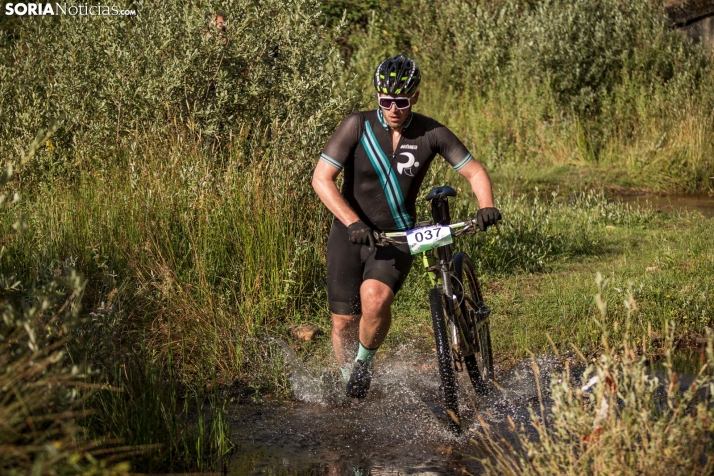 En im&aacute;genes: Los ciclistas m&aacute;s valientes desaf&iacute;an al calor en Duruelo de la Sierra