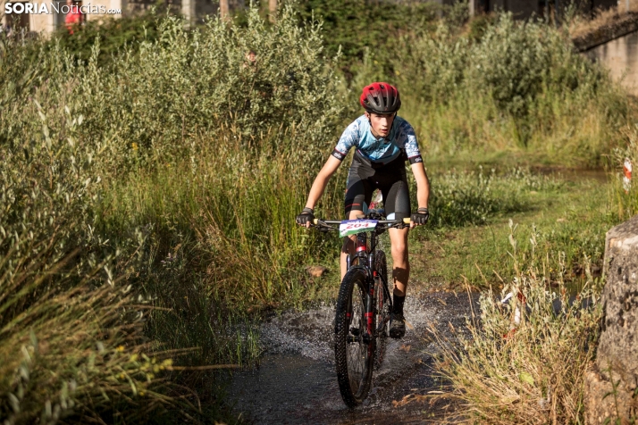 En im&aacute;genes: Los ciclistas m&aacute;s valientes desaf&iacute;an al calor en Duruelo de la Sierra