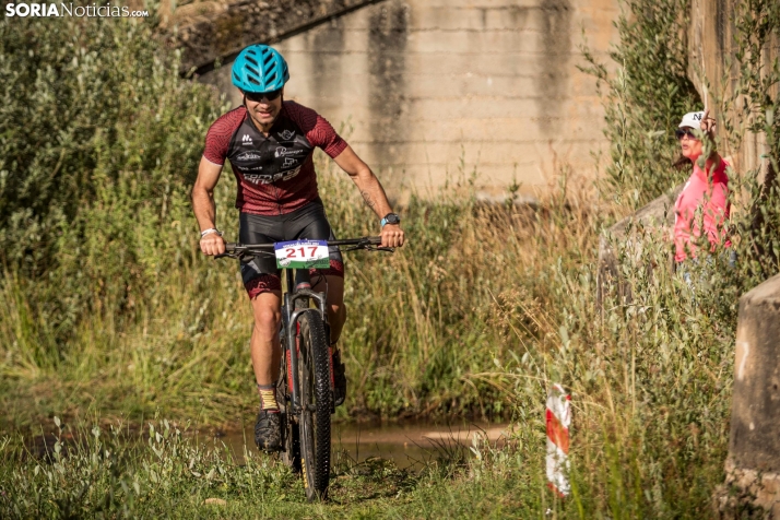 En im&aacute;genes: Los ciclistas m&aacute;s valientes desaf&iacute;an al calor en Duruelo de la Sierra