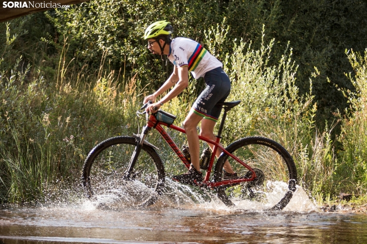 En im&aacute;genes: Los ciclistas m&aacute;s valientes desaf&iacute;an al calor en Duruelo de la Sierra