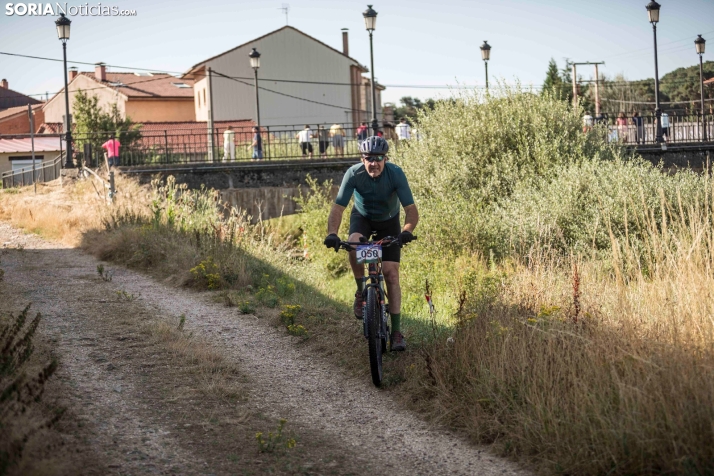 En im&aacute;genes: Los ciclistas m&aacute;s valientes desaf&iacute;an al calor en Duruelo de la Sierra