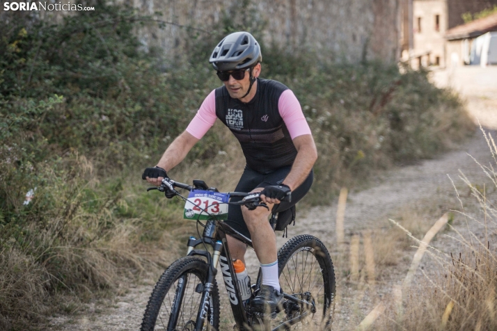 En im&aacute;genes: Los ciclistas m&aacute;s valientes desaf&iacute;an al calor en Duruelo de la Sierra