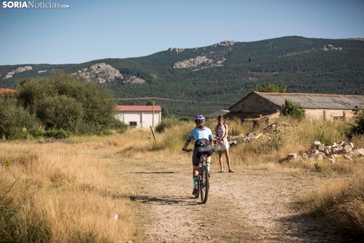 En im&aacute;genes: Los ciclistas m&aacute;s valientes desaf&iacute;an al calor en Duruelo de la Sierra