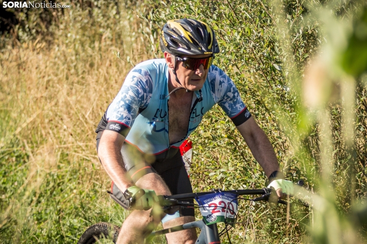 En im&aacute;genes: Los ciclistas m&aacute;s valientes desaf&iacute;an al calor en Duruelo de la Sierra