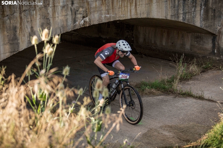 En im&aacute;genes: Los ciclistas m&aacute;s valientes desaf&iacute;an al calor en Duruelo de la Sierra