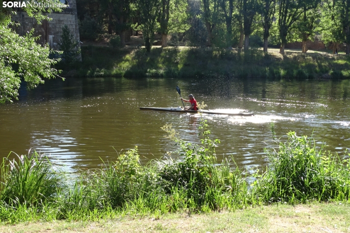 Fotos: Cientos de pirag&uuml;istas surcan las aguas del Duero en una nueva edici&oacute;n de su Traves&iacute;