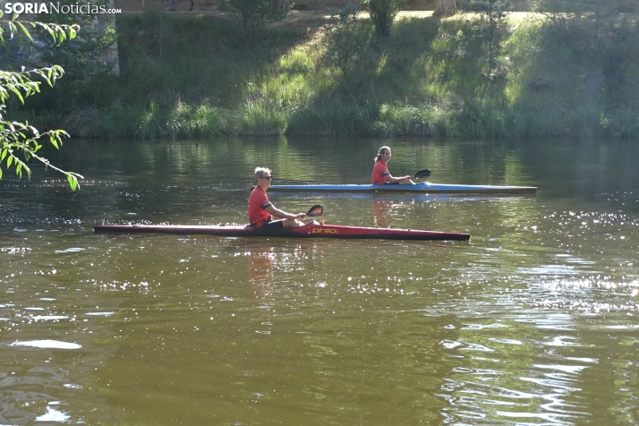 Fotos: Cientos de pirag&uuml;istas surcan las aguas del Duero en una nueva edici&oacute;n de su Traves&iacute;