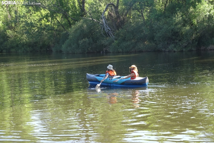 Fotos: Cientos de pirag&uuml;istas surcan las aguas del Duero en una nueva edici&oacute;n de su Traves&iacute;