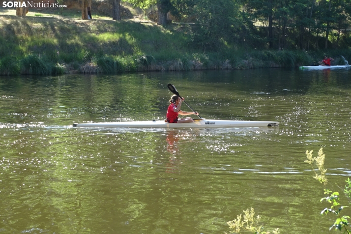 Fotos: Cientos de pirag&uuml;istas surcan las aguas del Duero en una nueva edici&oacute;n de su Traves&iacute;