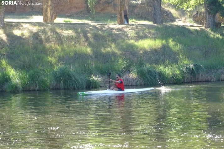 Fotos: Cientos de pirag&uuml;istas surcan las aguas del Duero en una nueva edici&oacute;n de su Traves&iacute;