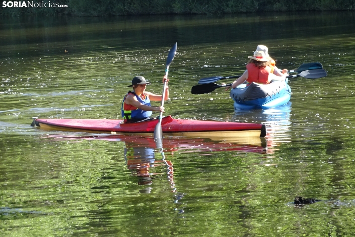 Fotos: Cientos de pirag&uuml;istas surcan las aguas del Duero en una nueva edici&oacute;n de su Traves&iacute;