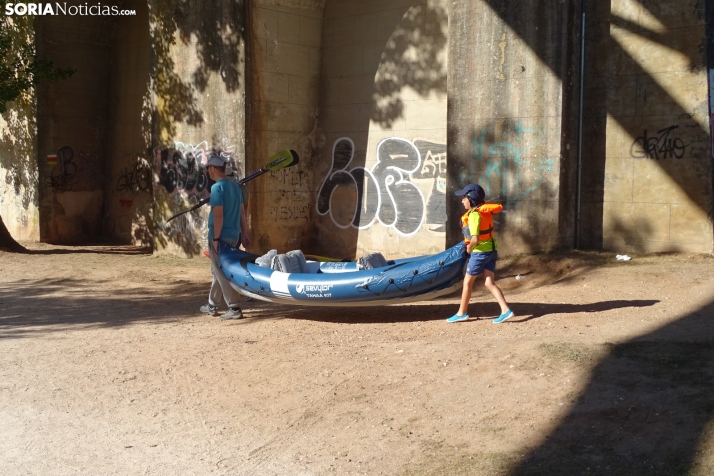 Fotos: Cientos de pirag&uuml;istas surcan las aguas del Duero en una nueva edici&oacute;n de su Traves&iacute;