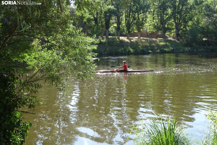 Fotos: Cientos de pirag&uuml;istas surcan las aguas del Duero en una nueva edici&oacute;n de su Traves&iacute;