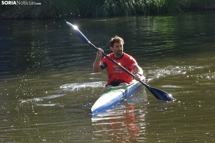 Fotos: Cientos de pirag&uuml;istas surcan las aguas del Duero en una nueva edici&oacute;n de su Traves&iacute;