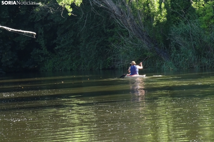 Fotos: Cientos de pirag&uuml;istas surcan las aguas del Duero en una nueva edici&oacute;n de su Traves&iacute;